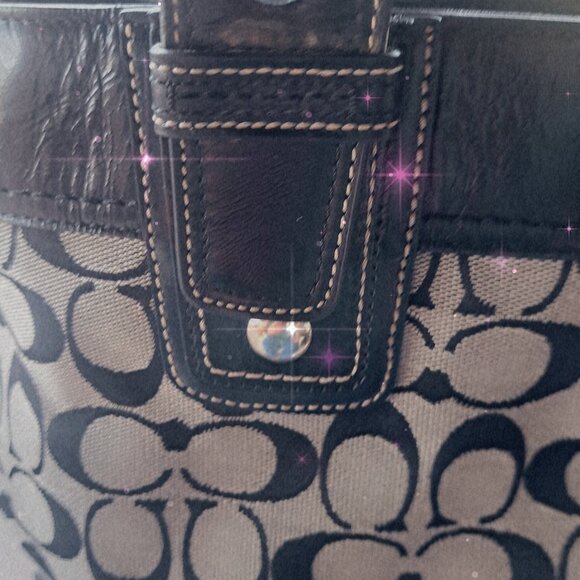 Classic Coach Monogram Purse - Picture 1 of 2